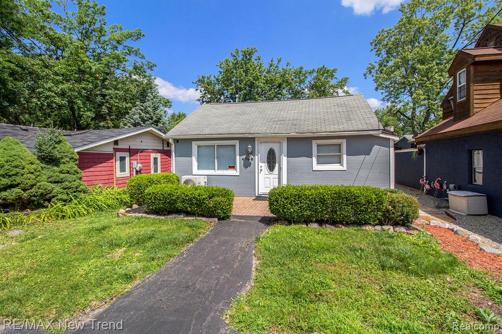 4766 Linwood, West Bloomfield, MI 48324 — front exterior