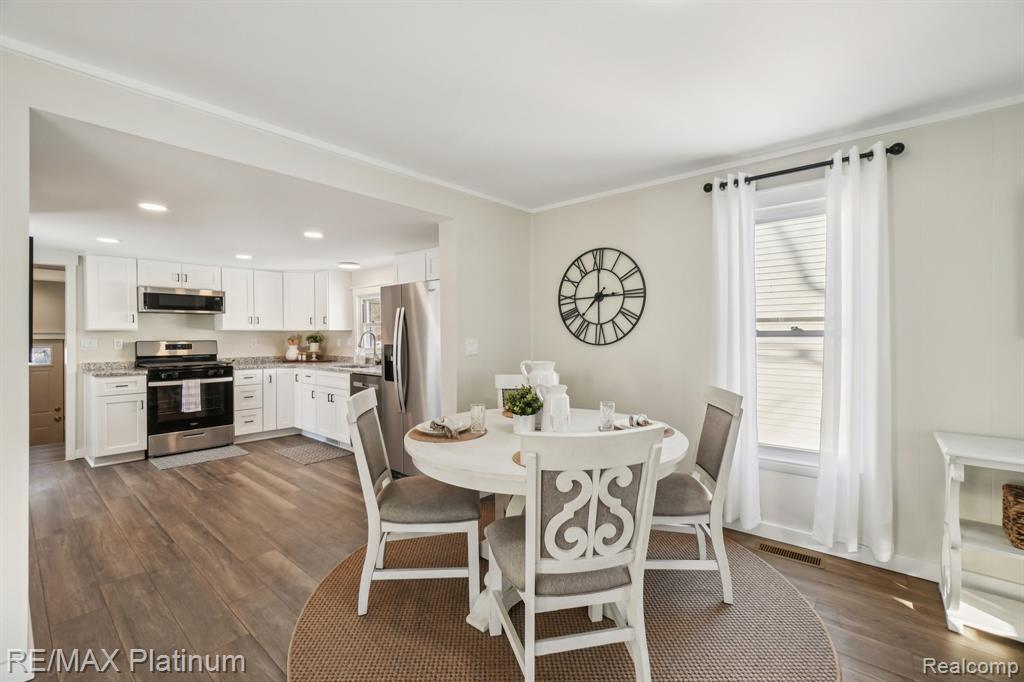 635 E Unadilla Street E, Pinckney, MI 48169 — Photo 5