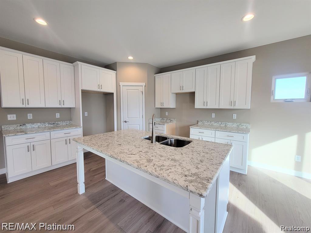 854 Oakwood Circle, 43, Fenton, MI 48430 — Photo 13