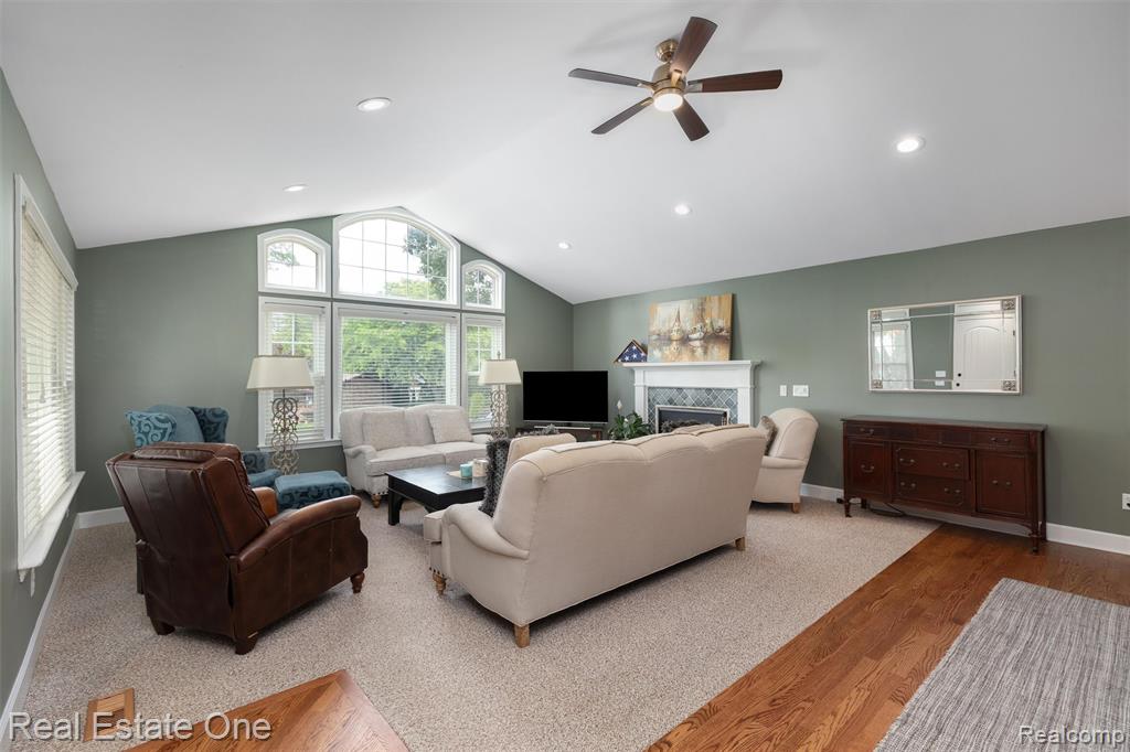 1045 Clara Street, Commerce Twp, MI 48390 — Photo 8