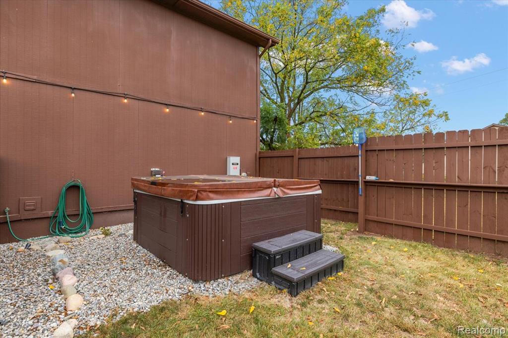 8021 Washburn Road, Goodrich Vlg, MI — Photo 52