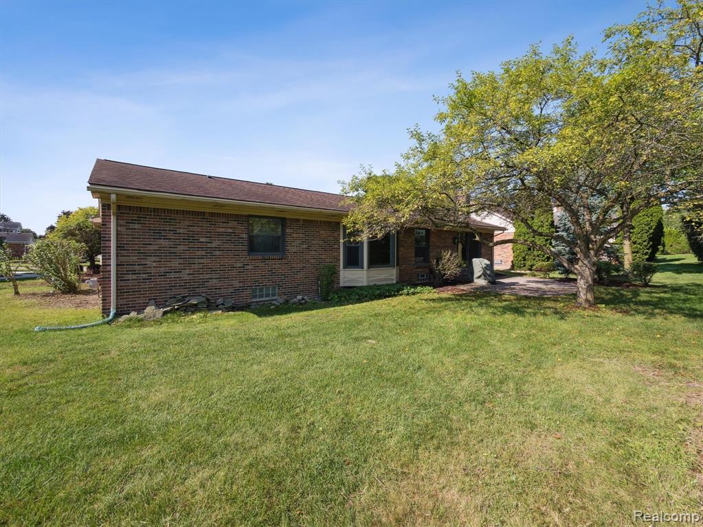 17018 WHITE HAVEN Drive, Northville, MI 48168 — Photo 57