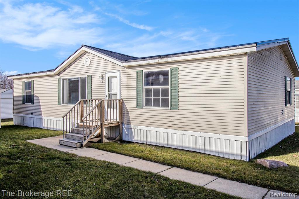 8448 Barkwood Circle, Fenton, MI 48430 — Photo 2