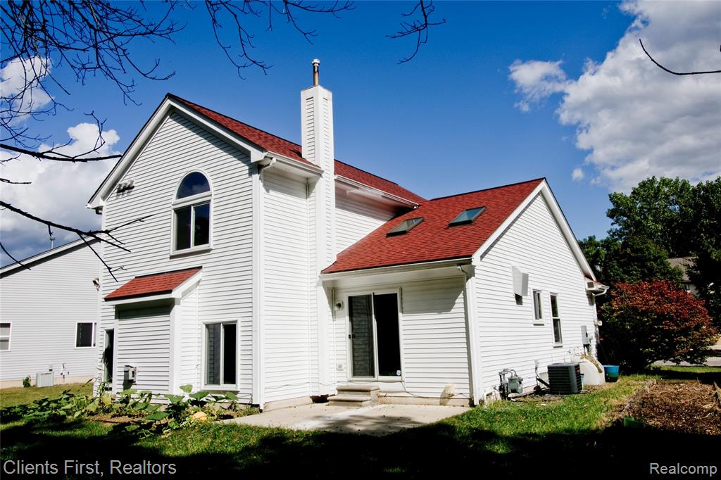 8543 Barrington Drive, Ypsilanti, MI 48198 — Photo 6