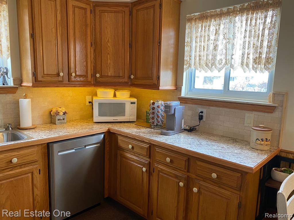 8647 DONNA Street, Westland, MI — Photo 6