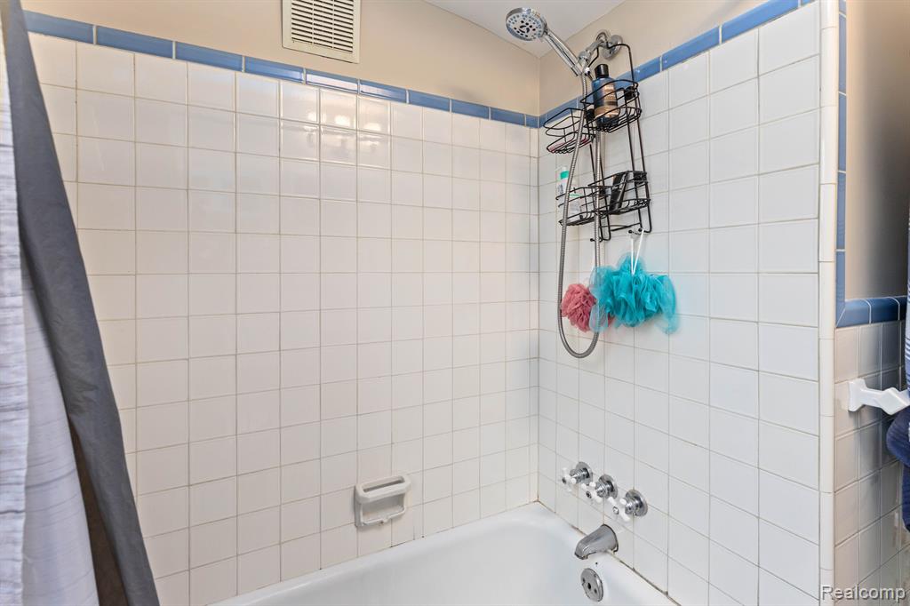 710 N VERNON Street, Dearborn, MI 48128 — Photo 15