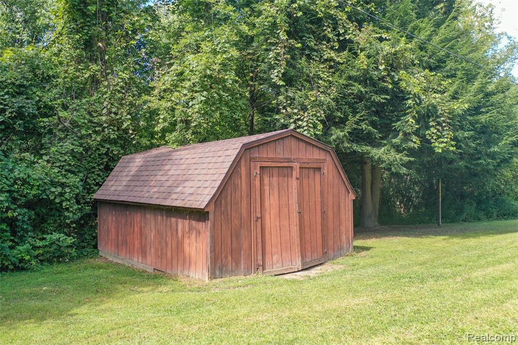 1075 Indian Road, Lapeer, MI 48446 — Photo 31