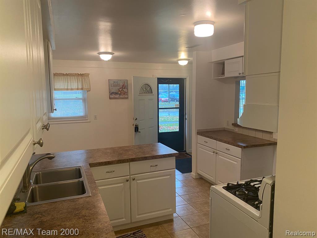 4981 PARDEE Avenue, Dearborn Heights, MI 48125 — Photo 3