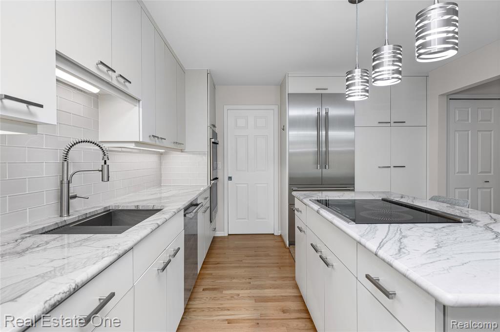 7105 Winding Brook Court, West Bloomfield, MI — Photo 38