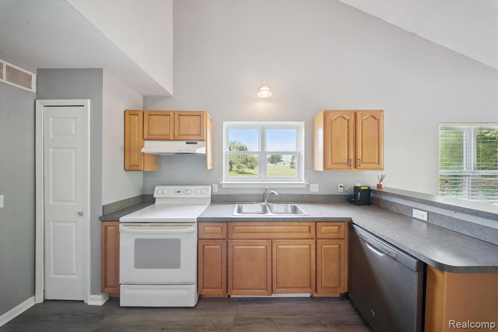 5449 Greenway Drive, Trenton, MI 48183 — Photo 12