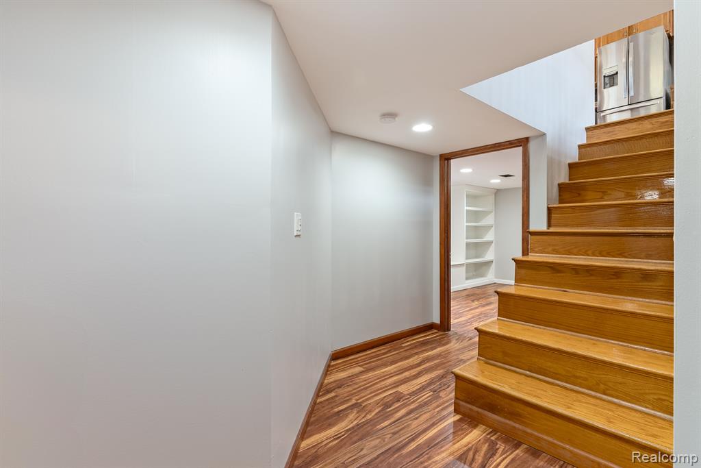 724 NICHOLS Road, Auburn Hills, MI 48326 — Photo 26