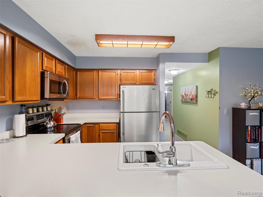 4970 Oak Hill Drive, Waterford, MI 48329 — Photo 16