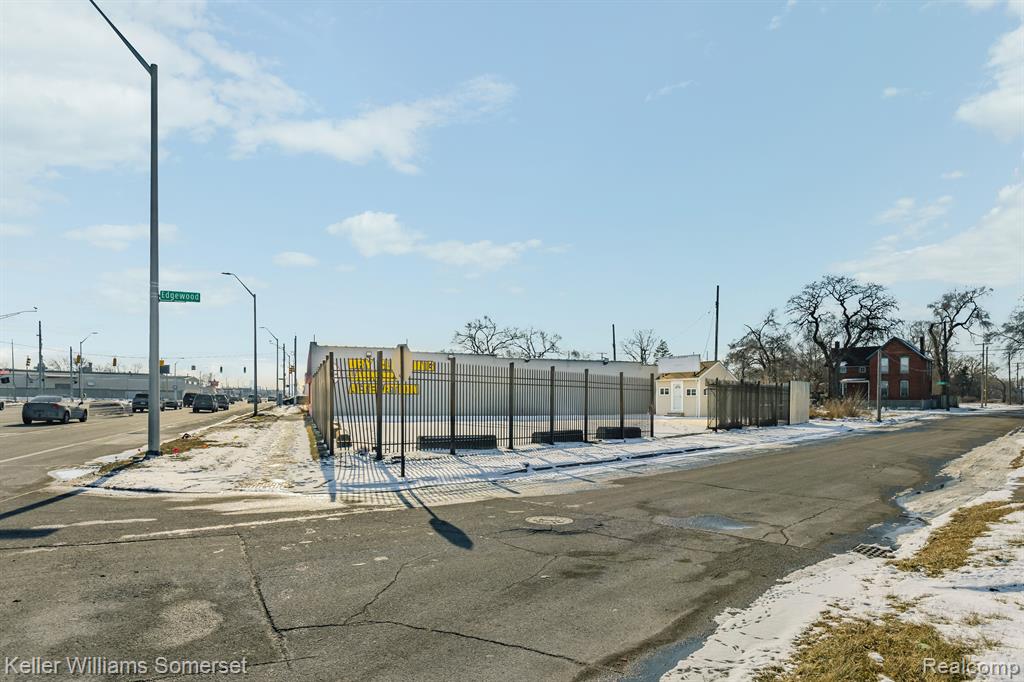 10333 GRATIOT Avenue, Detroit, MI 48213 — Photo 2