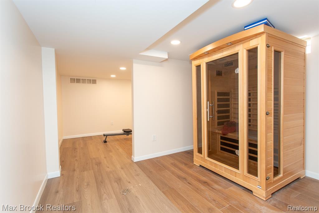 14271 Lincoln Street, Oak Park, MI 48237 — Photo 37