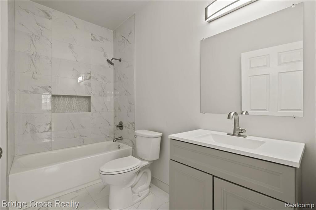 5685 Twin Oaks Drive, Sterling Heights, MI 48314 — Photo 15