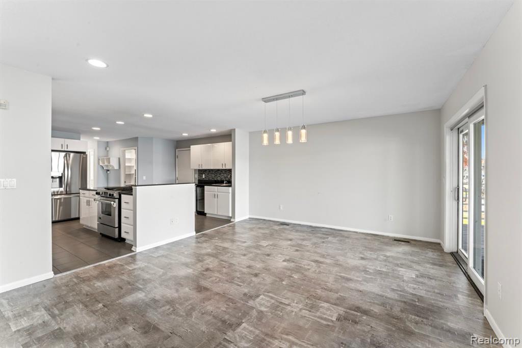 2076 S Long Lake Road, Fenton, MI 48430 — Photo 9