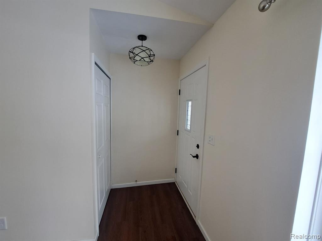16 JAY LEE Court, Ann Arbor, MI 48108 — Photo 2