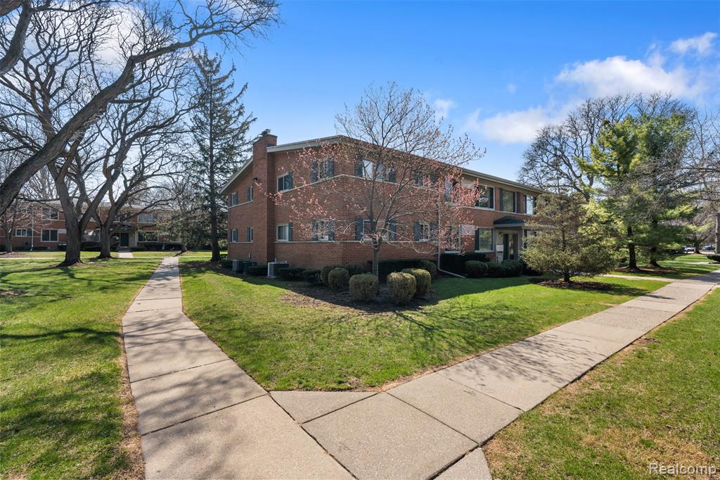 946 N Adams Road, 2, Birmingham, MI 48009 — Photo 2