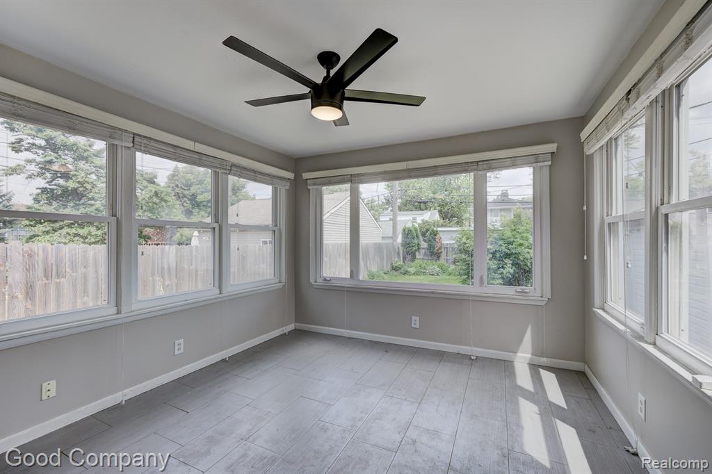830 W HAZELHURST Street, Ferndale, MI 48220 — Photo 17