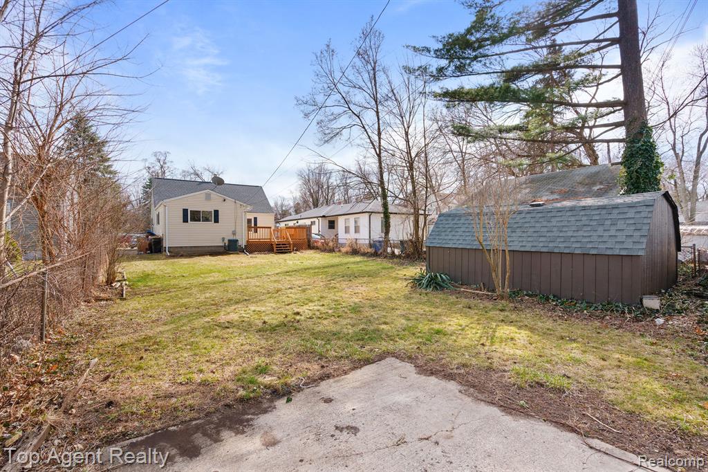 3986 BEECHGROVE Drive, Waterford, MI 48328 — Photo 24