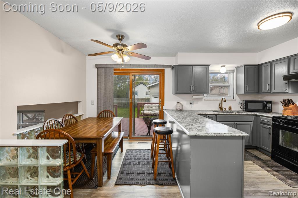 537 Woodbridge Circle, Waterford, MI 48327 — Photo 14