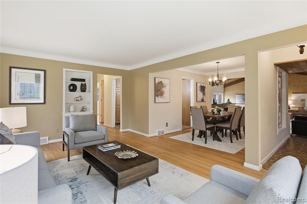 10404 Hart Avenue, Huntington Woods, MI — Photo 24