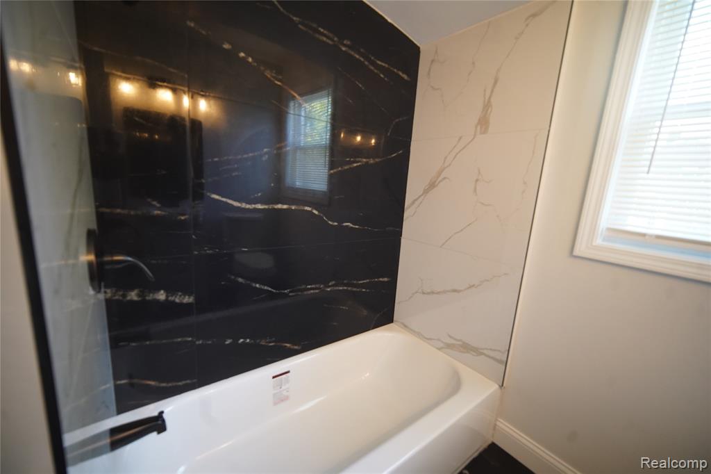 16047 W Chicago Street, Detroit, MI 48228 — Photo 23