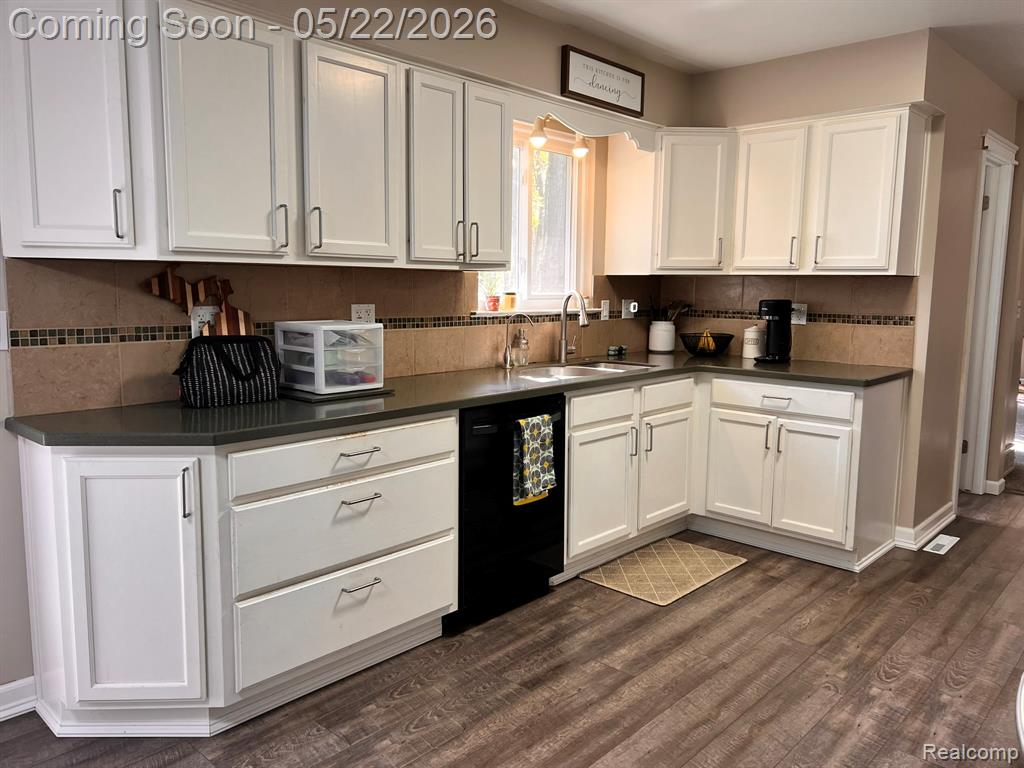 3556 Crestwood Drive, Lapeer, MI 48446 — Photo 2