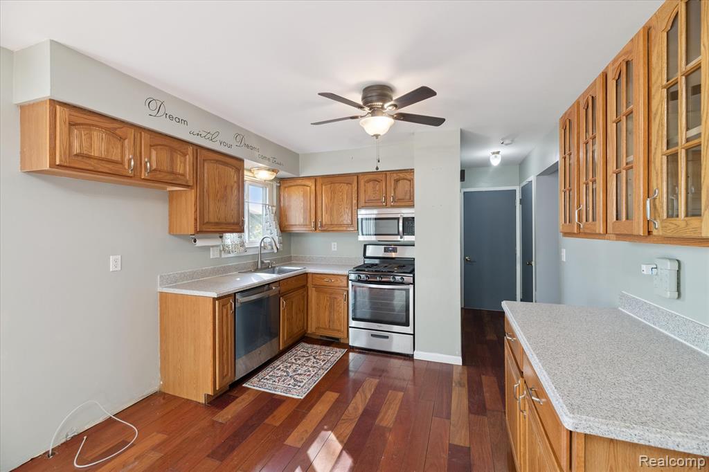 1796 Oakview Drive, Canton, MI 48187 — Photo 9