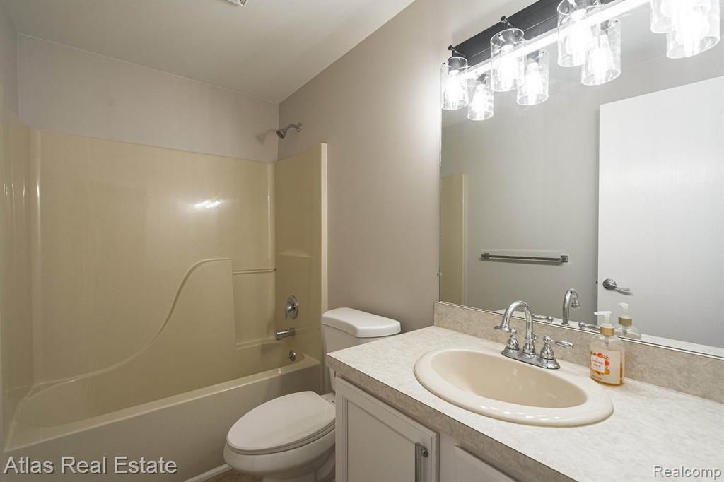 344 WOODLAND Drive, Saline, MI 48176 — Photo 47