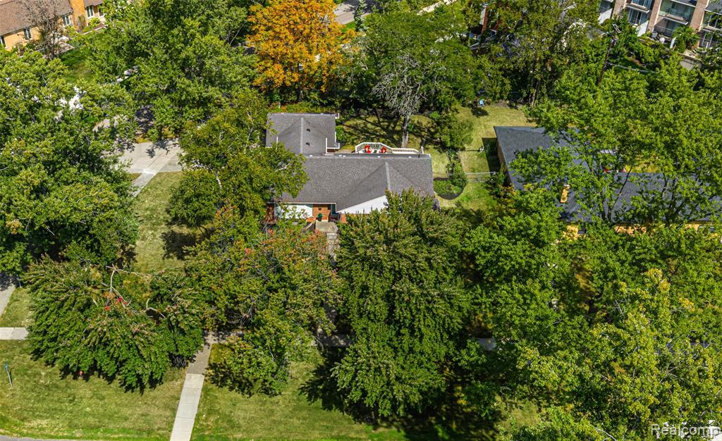 18146 Riverside Drive, Beverly Hills, MI 48025 — Photo 2