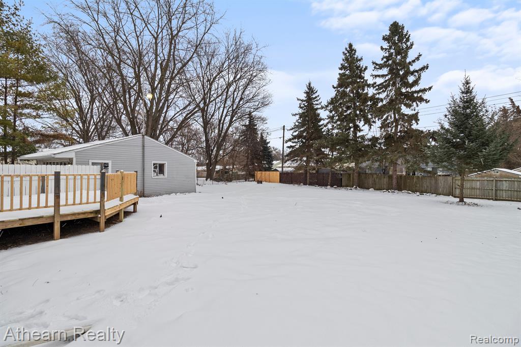 815 SOUTHWOOD Drive, Fenton, MI 48430 — Photo 3