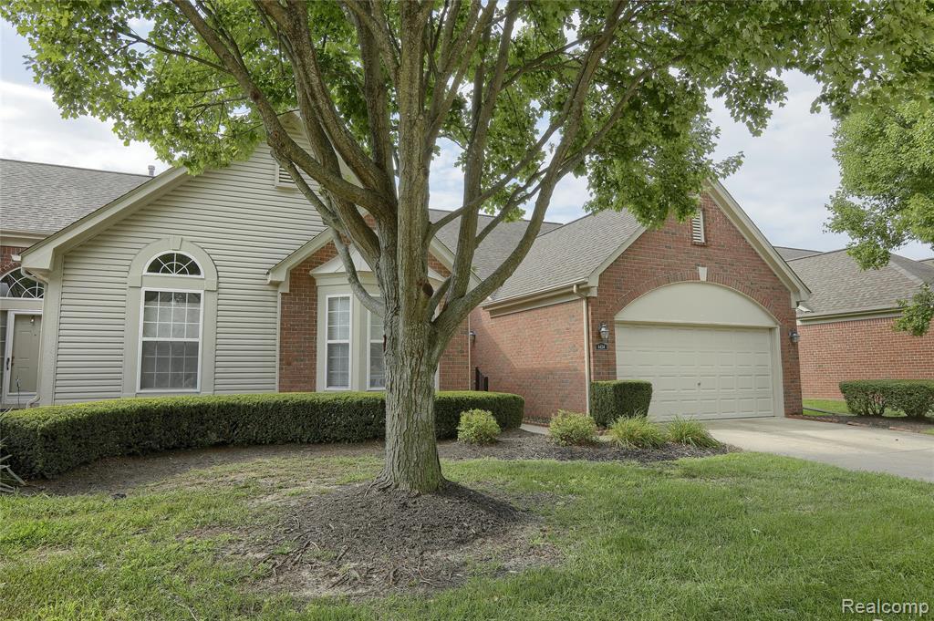 4434 Honeysuckle Drive, Sterling Heights, MI 48314 — Photo 2