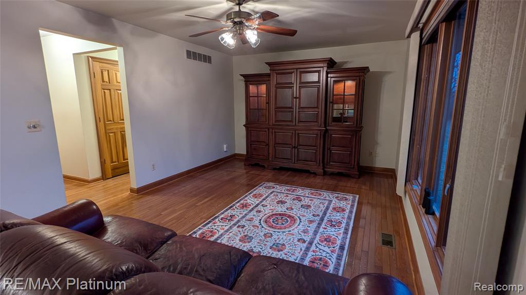 4066 W Knoll, Milford, MI 48380 — Photo 16