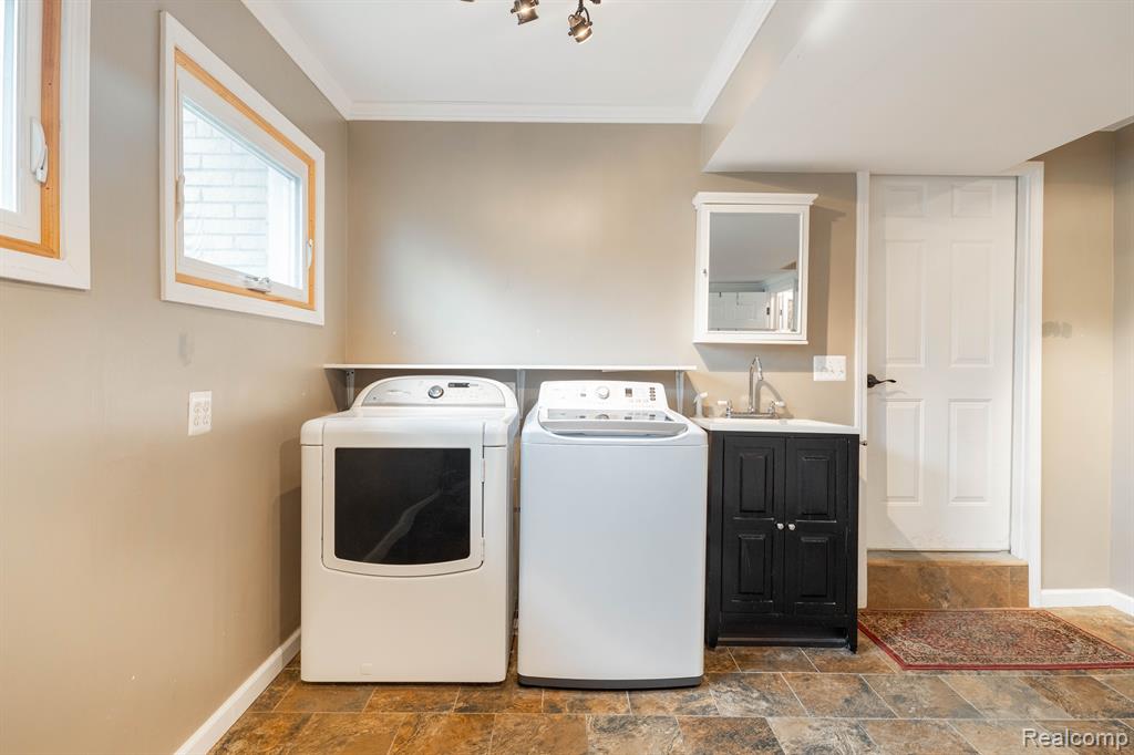 8064 WOOD Drive, Grosse Ile, MI 48138 — Photo 13