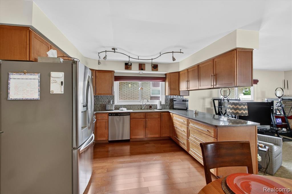 4834 Hillcrest Road, Trenton, MI 48183 — Photo 12