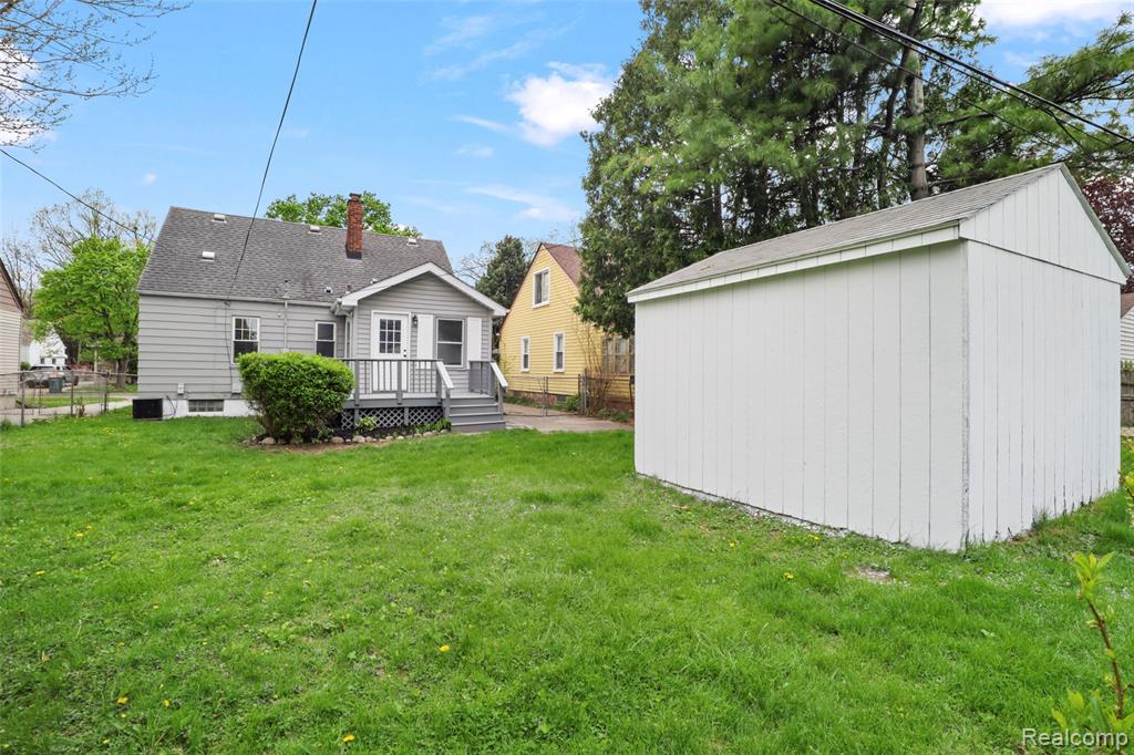 1990 Regina Avenue, Lincoln Park, MI 48146 — Photo 17