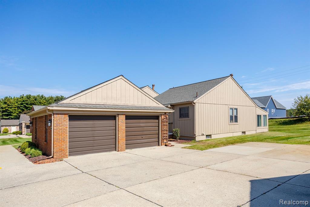 9871 Cambridge Court, South Lyon, MI 48178 — Photo 37