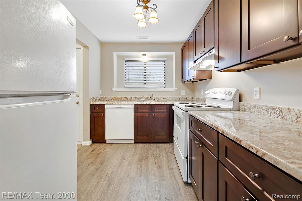 42461 LILLEY POINTE Drive, Canton, MI 48187 — Photo 14
