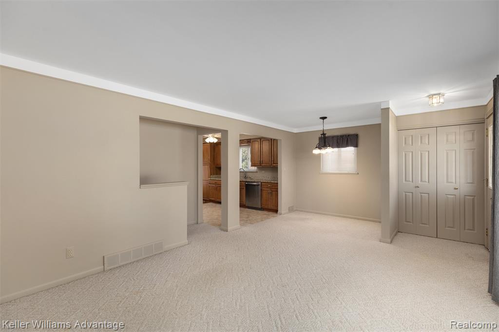 4652 Parker Street, Dearborn Heights, MI 48125 — Photo 5