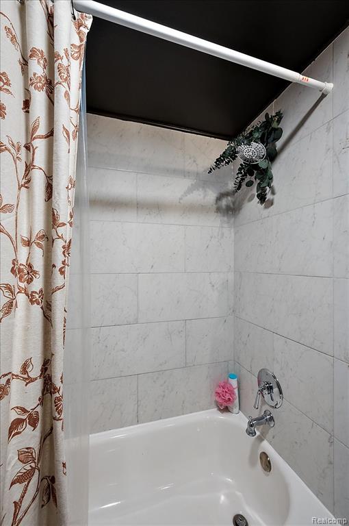 136 W Elza Avenue, Hazel Park, MI 48030 — Photo 24