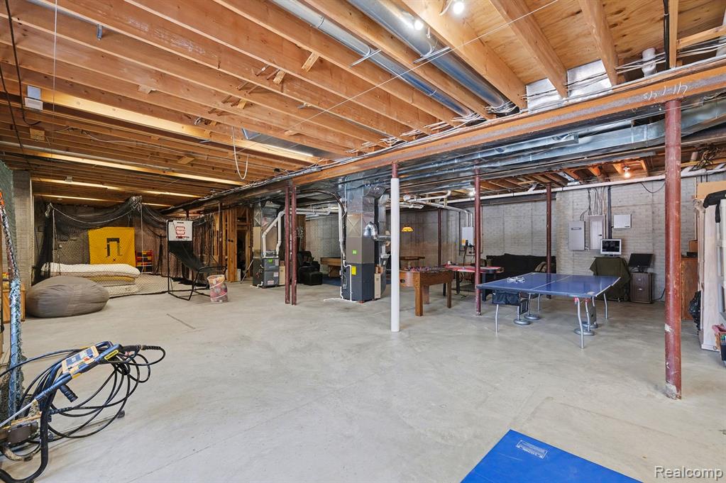 8399 Potter Road, Flushing, MI, 48433