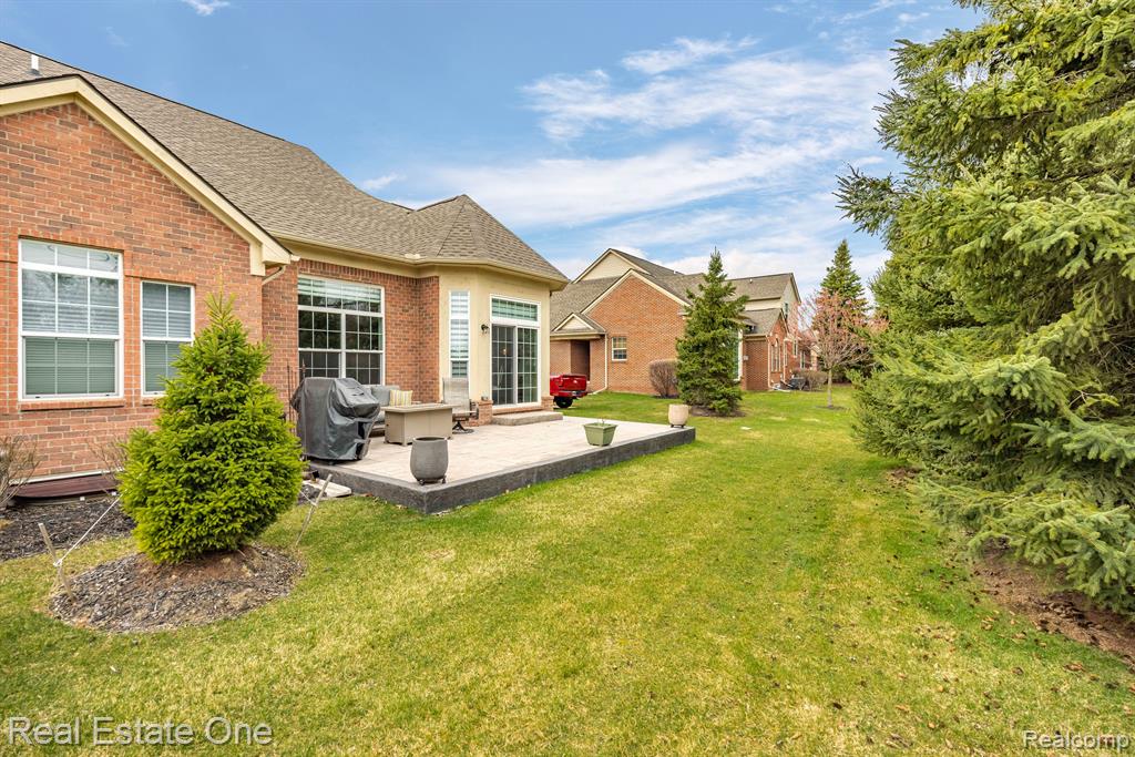 48582 EASTBRIDGE Drive, Canton, MI 48188 — Photo 40