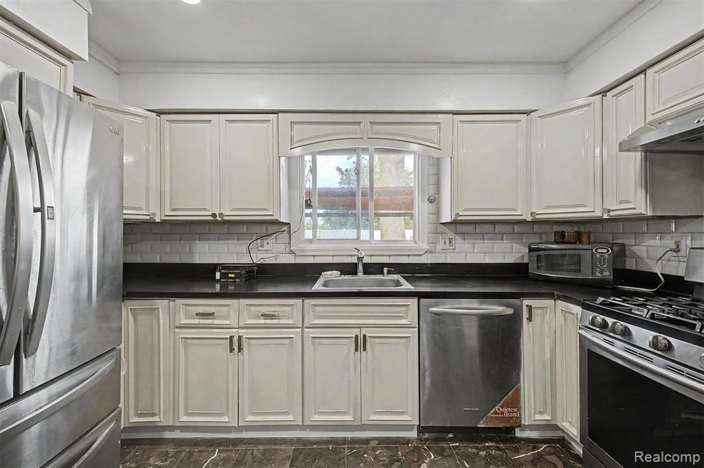 8650 Whitlock Avenue, Dearborn, MI 48126 — Photo 11