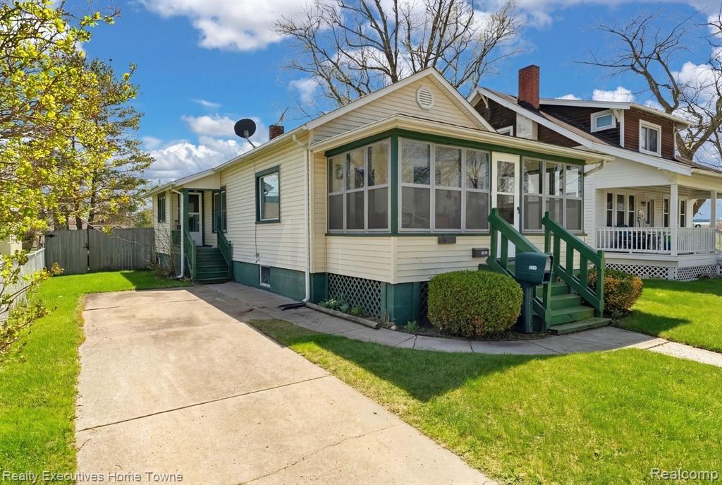 1830 Gillett Street, Port Huron, MI 48060 — Photo 3
