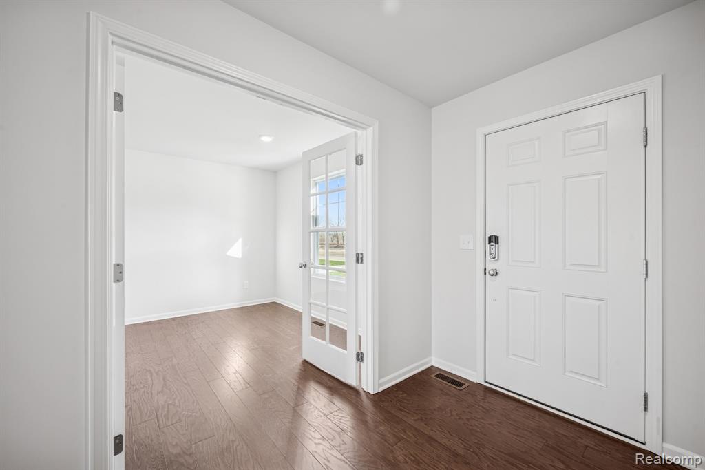 719 Knollwood Bend, Chelsea, MI 48118 — Photo 3