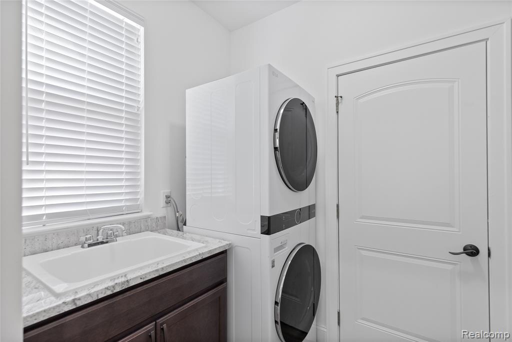 47467 Bayside Circle W, Chesterfield, MI 48047 — Photo 13