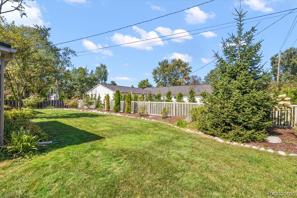 16276 Amherst Avenue S, Beverly Hills, MI 48025 — Photo 29