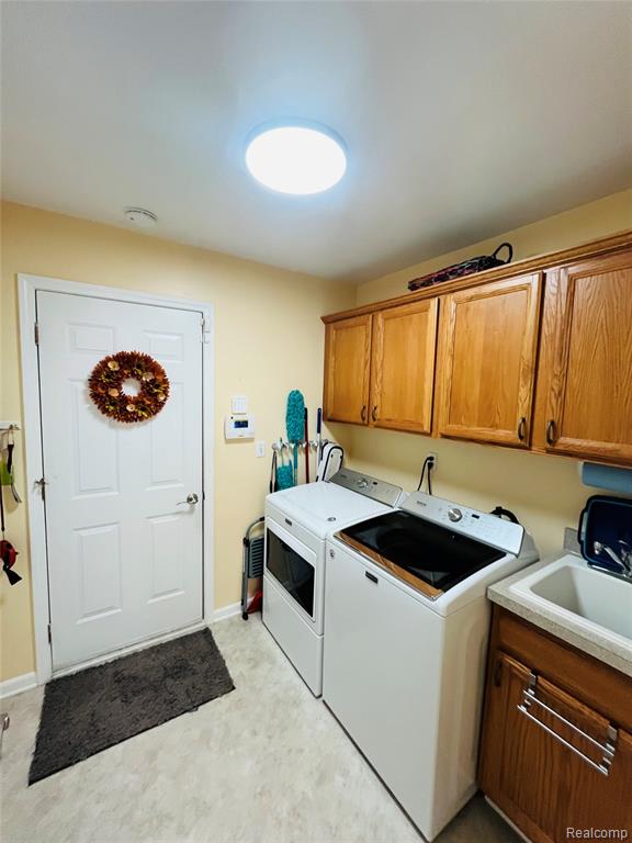828 Woodhaven Drive, Commerce Twp, MI 48390 — Photo 14