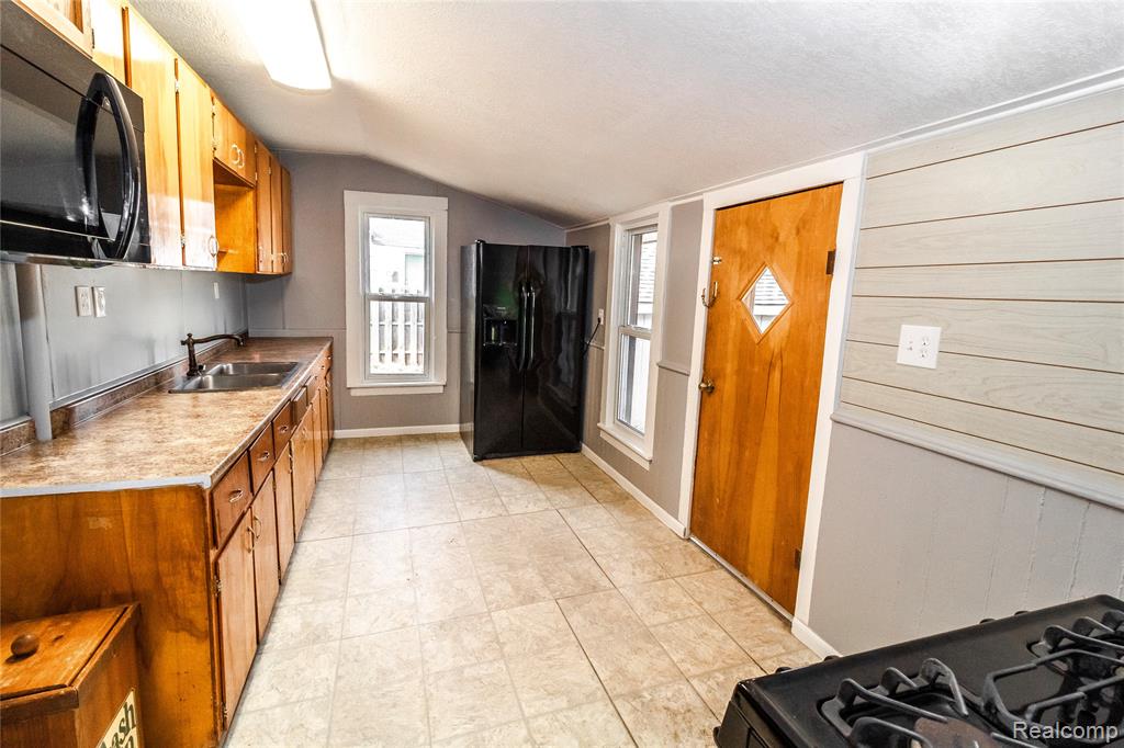 6 Law Street, Lapeer, MI 48446 — Photo 3